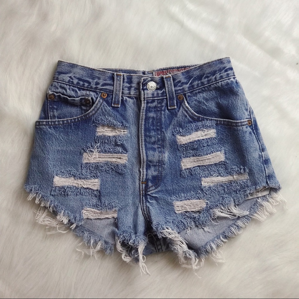 Vintage Levi’s Distressed Cheeky Cutoff Shorts B52
